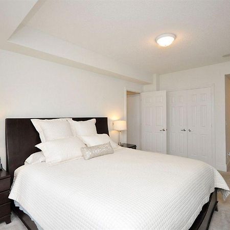 Downtown Mississauga Executive Suites Sq1 Exteriér fotografie