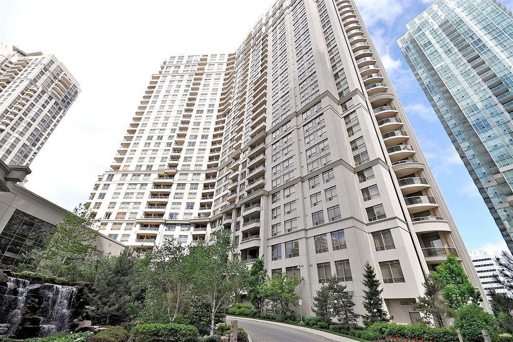 Downtown Mississauga Executive Suites Sq1 Exteriér fotografie