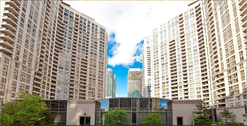 Downtown Mississauga Executive Suites Sq1 Exteriér fotografie