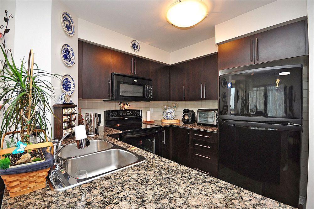 Downtown Mississauga Executive Suites Sq1 Exteriér fotografie
