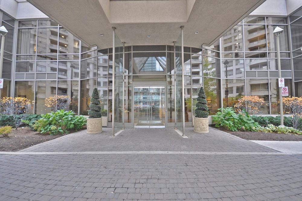 Downtown Mississauga Executive Suites Sq1 Exteriér fotografie
