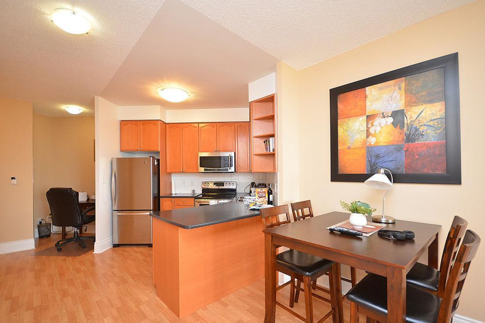 Downtown Mississauga Executive Suites Sq1 Exteriér fotografie